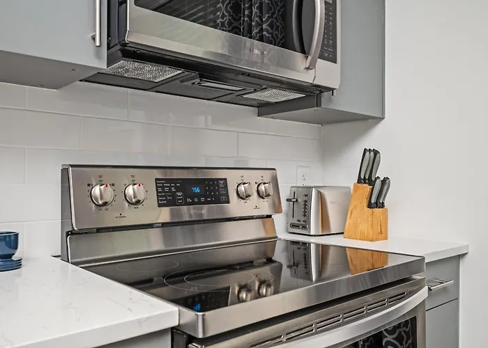 Luxury 1B1B With Balcony Downtown 542Blvd