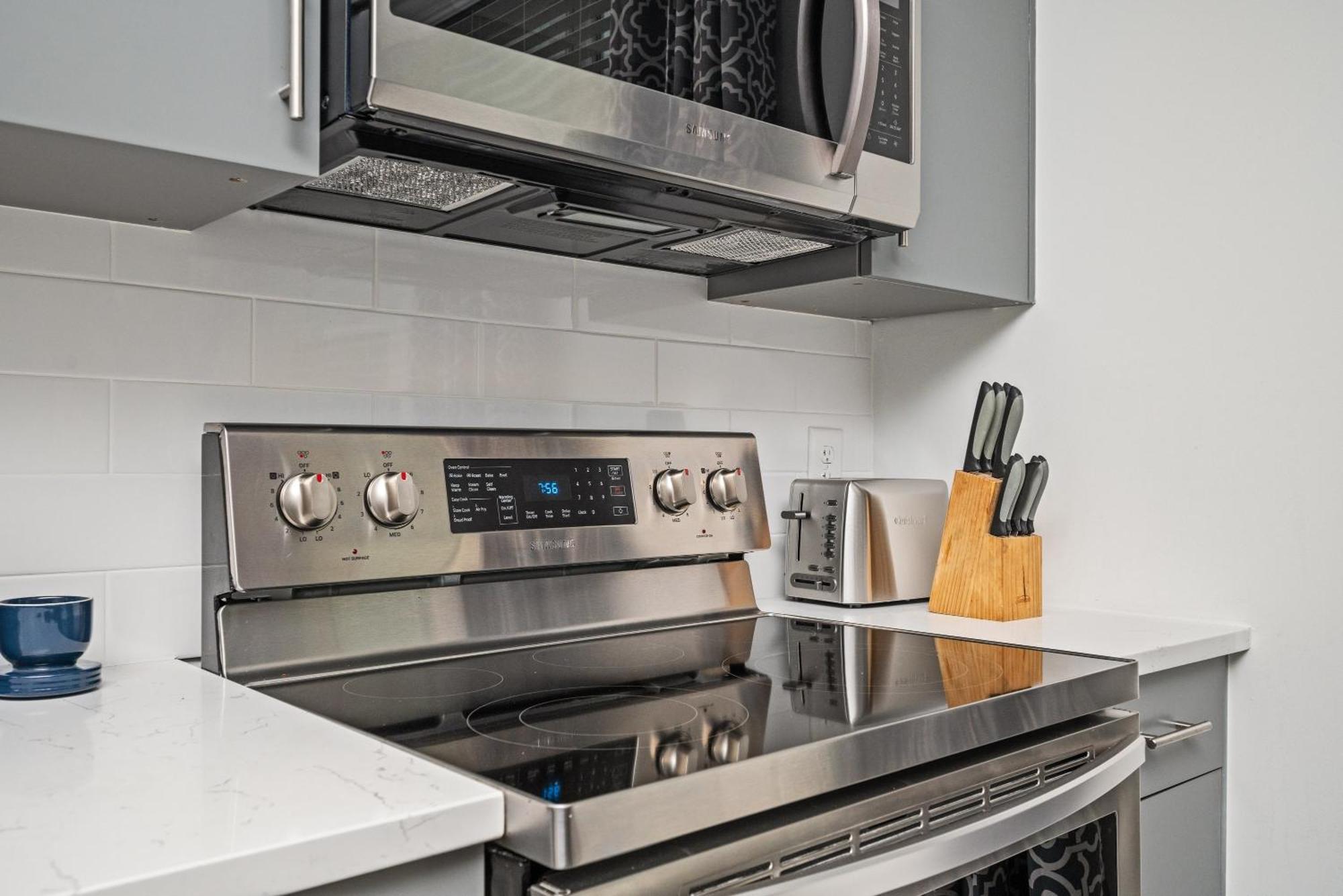 Luxury 1b1b With Balcony Downtown 542blvd